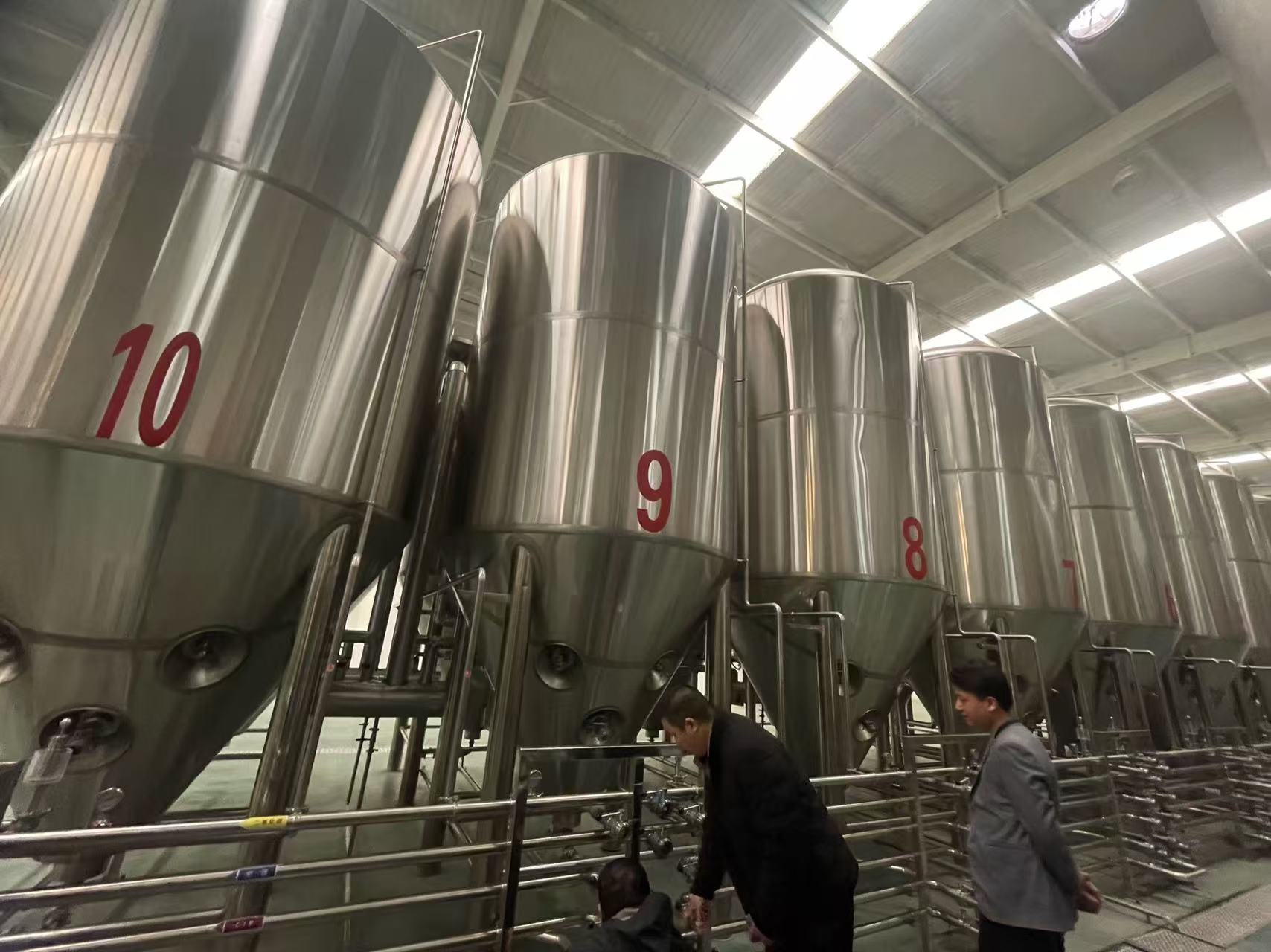 汉南精酿啤酒设备厂—平面布置、设备设计、制造、调试、培训等一条龙服务